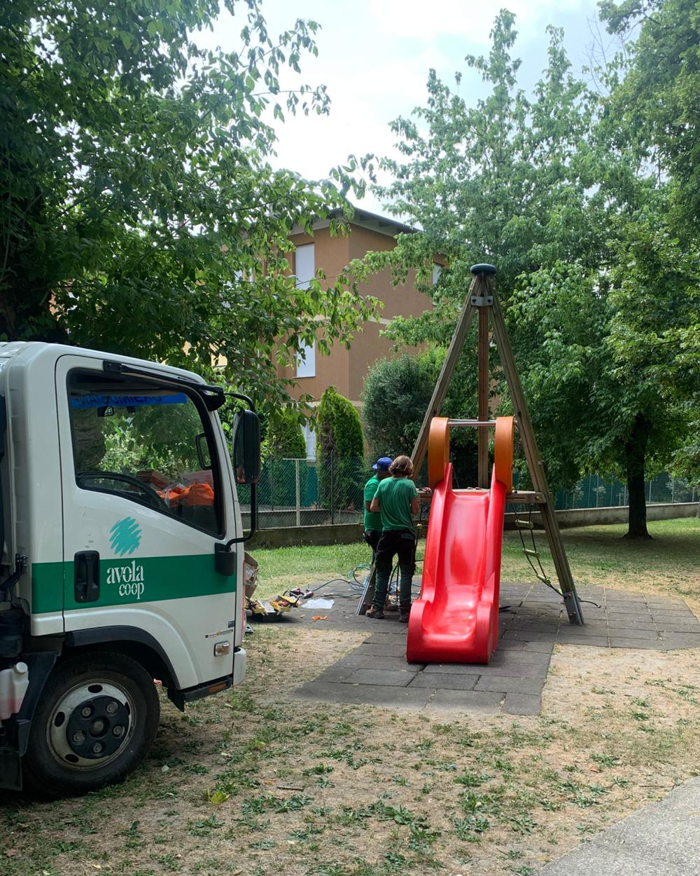 I giochi nei parchi hanno bisogno di cura
